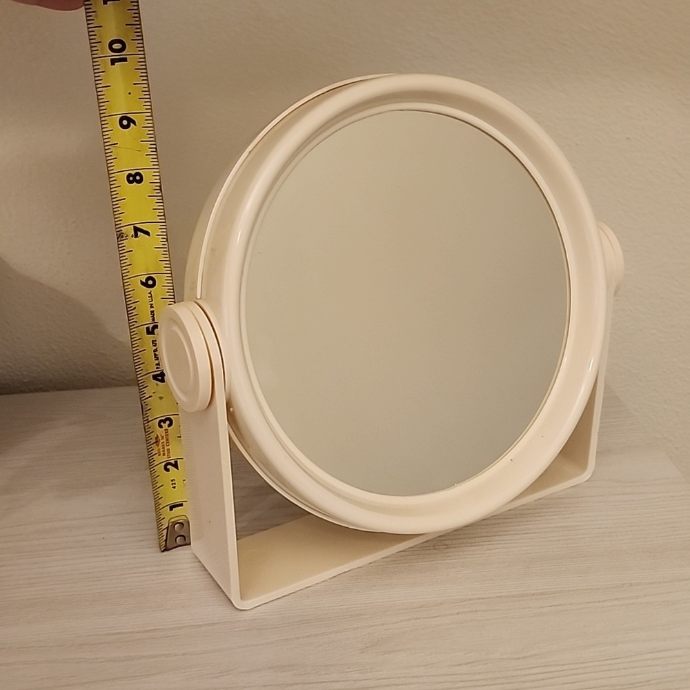 Makeup mirror